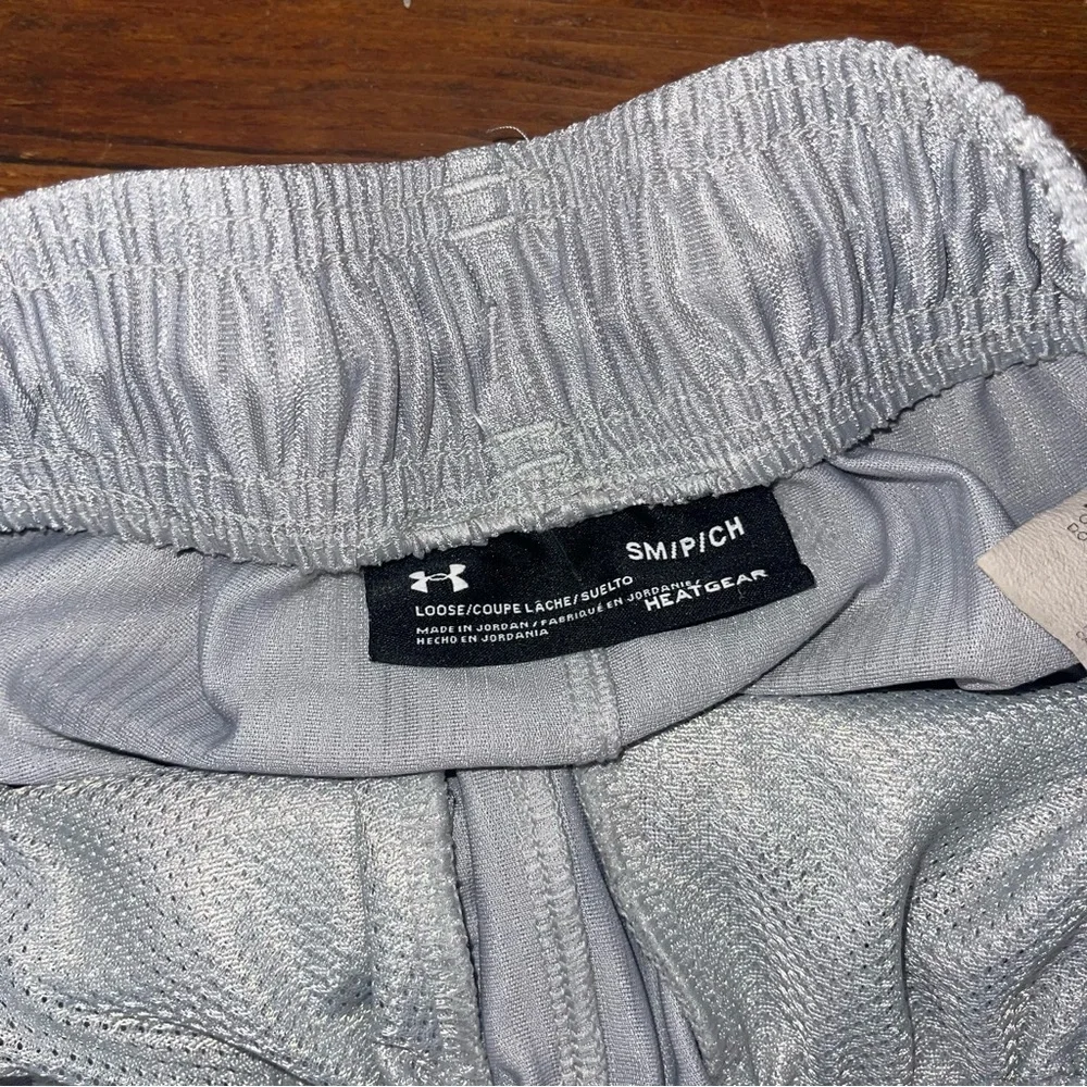 Under Armour Men's Gray Athletic Shorts
